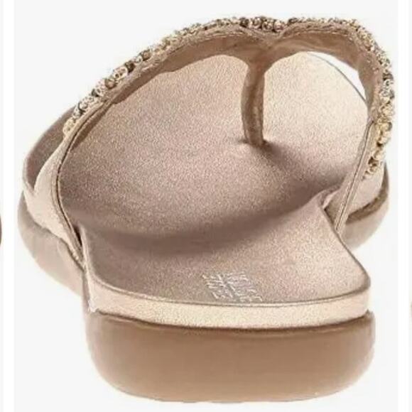 NEW Kenneth Cole Reaction Glam-Athon Faux Leather Thong Sandals Champagne 9.5 - Picture 3 of 5